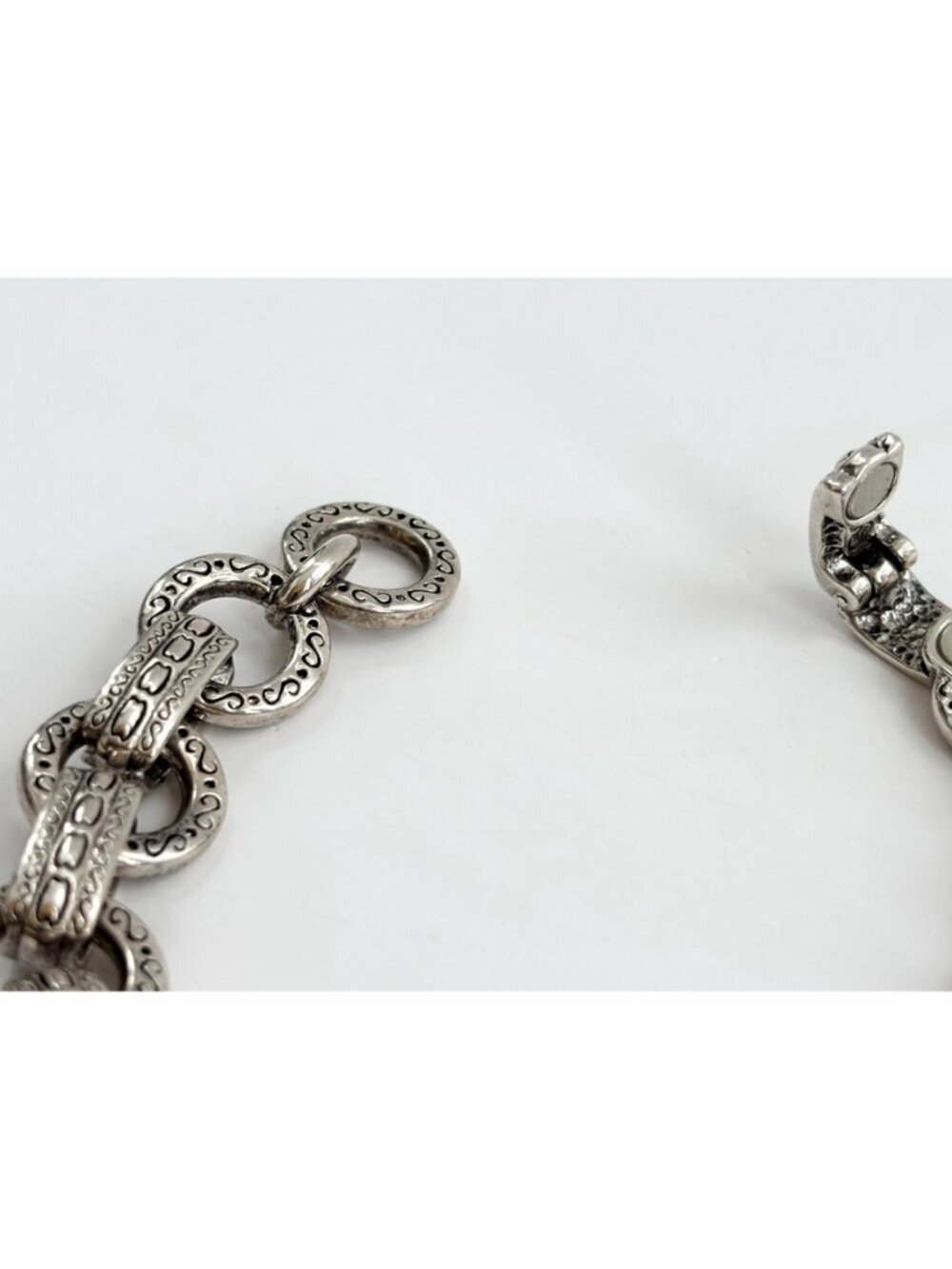 Chainlink Abstract Carved Hinged Magnet Vintage Silver Toned Bracelet - Picture 16 of 16